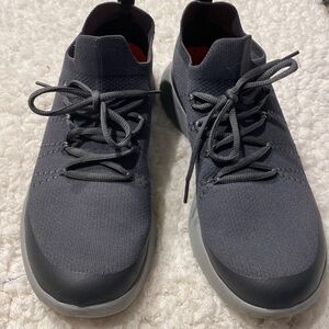 Mens Grundens solid gray stretch lace up sneakers size 11.5